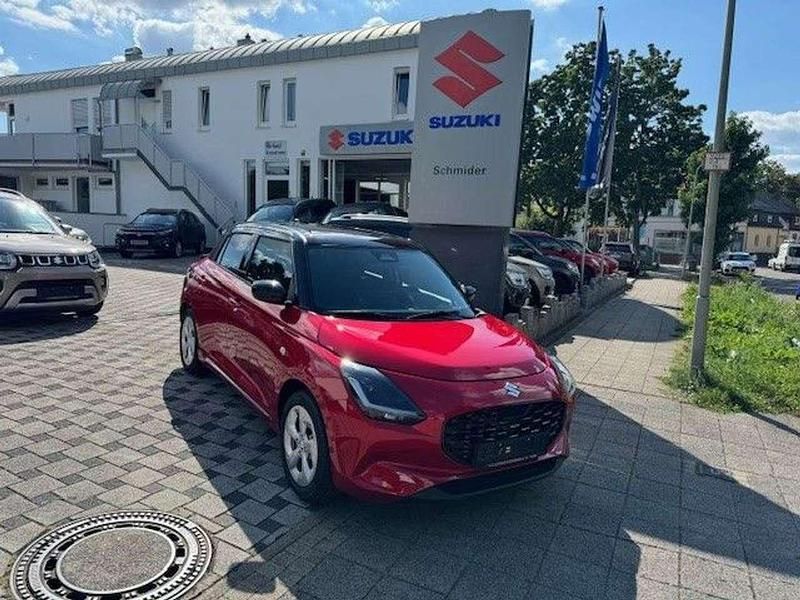 Burning red /super black pearl Neu 2025 Suzuki Swift Comfort Kleinwagen | 19.290 € - Bild 1/4