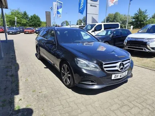 Gebraucht Mercedes E250 204 PS (150 kW) 2013 Schwarz Limousine