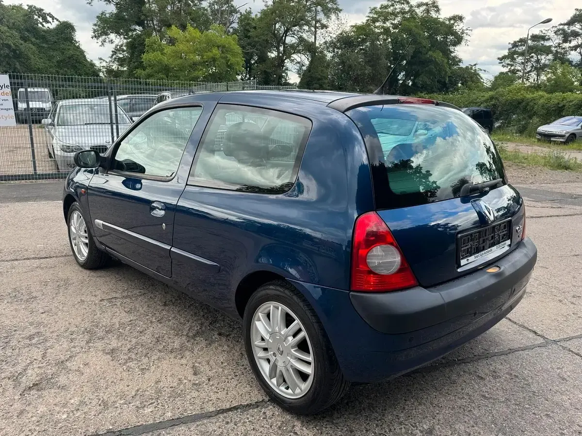 Gebraucht Renault Clio II 107 PS (78 kW) 2002 Blau Kleinwagen