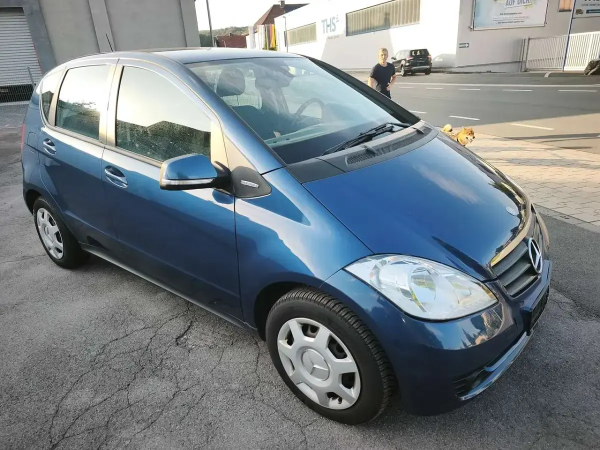 Gebraucht Mercedes A180 116 PS (85 kW) 2012 Blau Kleinwagen