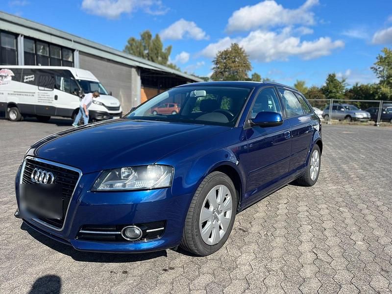Blau Gebraucht 2011 Audi A3 Sportback Limousine | 4.990 € (Superpreis) - Bild 1/4