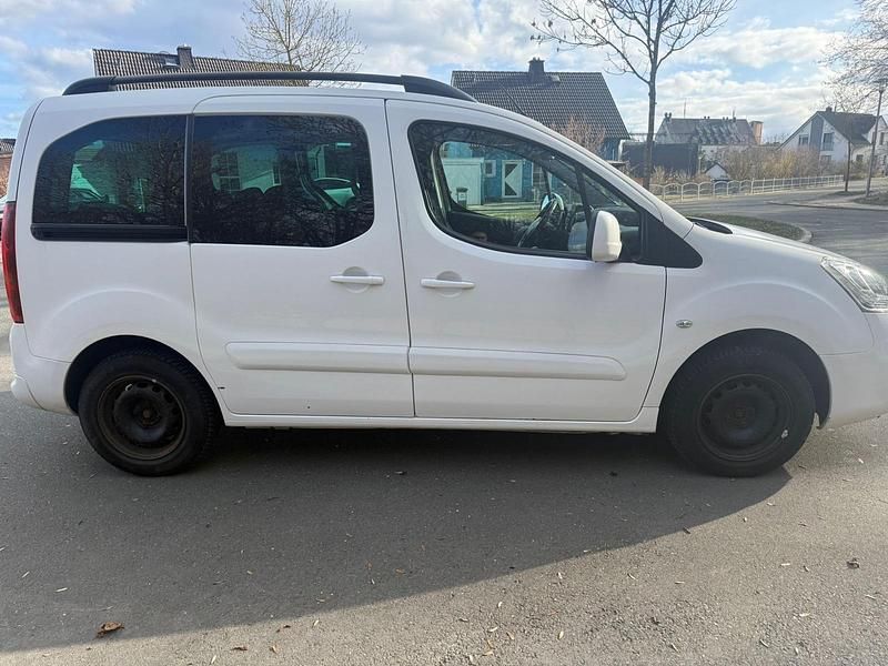Gebraucht Peugeot Partner Tepee 120 PS (88 kW) 2018 Weiß Van / Kleinbus