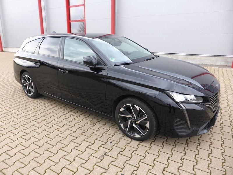Gebraucht Peugeot 308 Allure 131 PS (96 kW) 2023 Schwarz Kombi