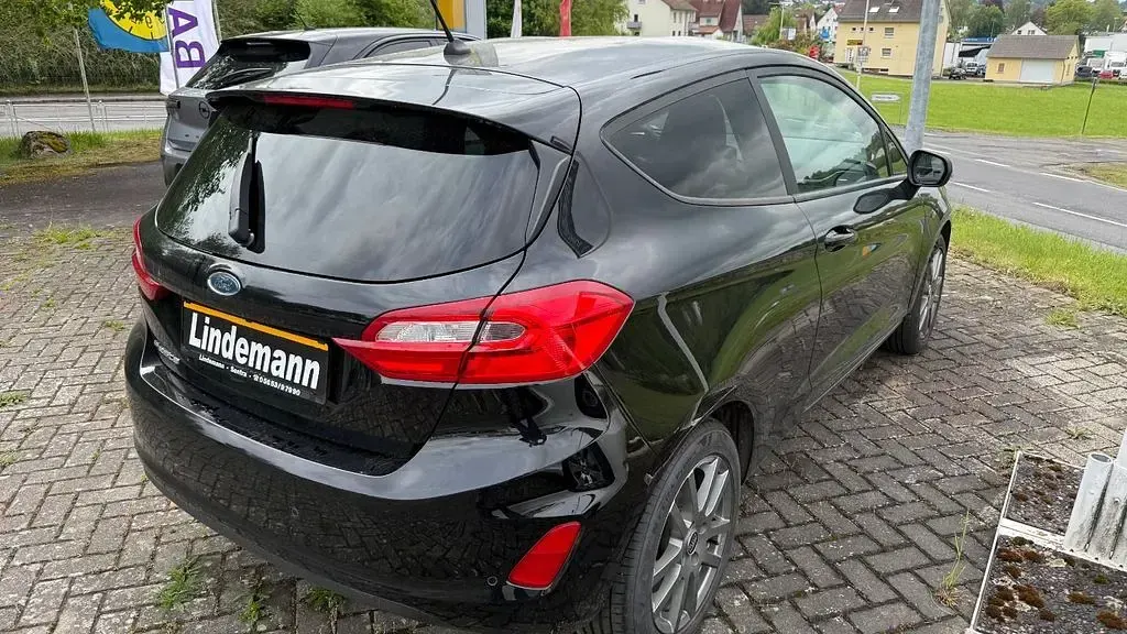 Gebraucht Ford Fiesta Cool & Connect 86 PS (63 kW) 2017 Schwarz Kleinwagen