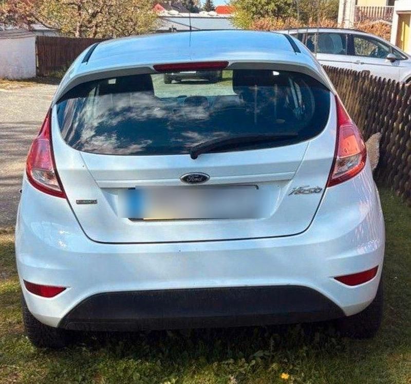 Gebraucht Ford Fiesta 101 PS (74 kW) 2014 Weiß Kleinwagen