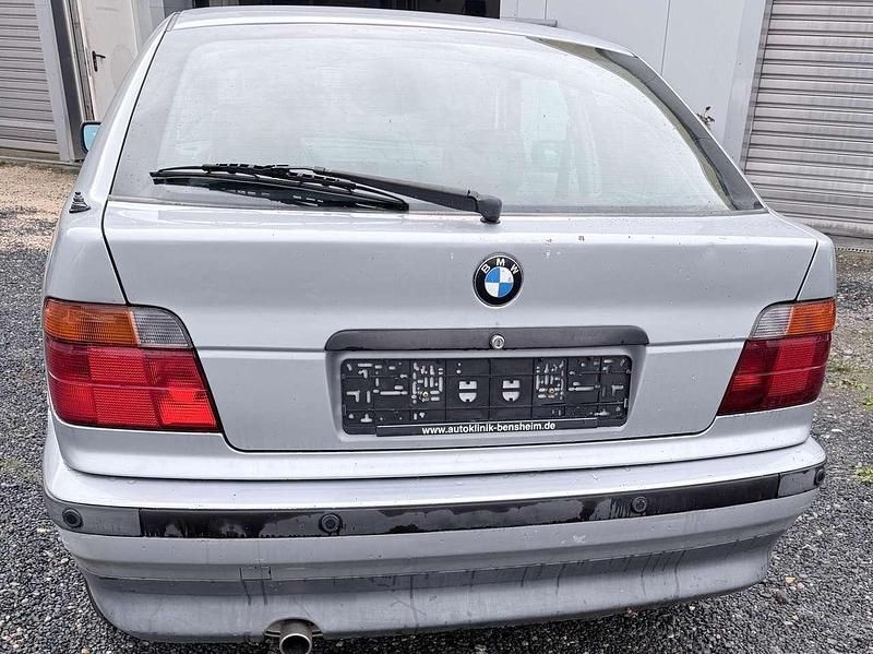Gebraucht BMW 318 140 PS (102 kW) 1994 Limousine