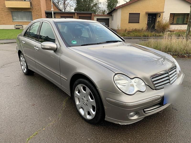 Grau Gebraucht 2006 Mercedes C320 Limousine | 3.500 € (Guter Preis) - Bild 1/4