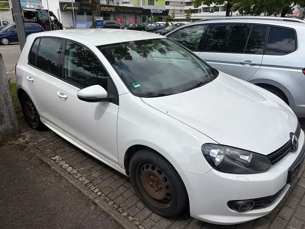 Gebraucht VW Golf VI Team 80 PS (58 kW) 2010 Weiß Kleinwagen