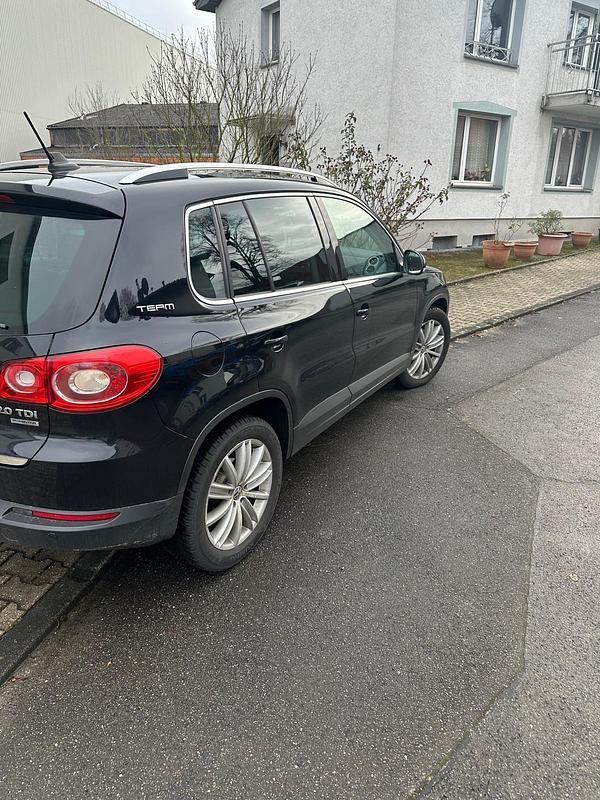 Gebraucht VW Tiguan 140 PS (102 kW) 2011 Schwarz SUV