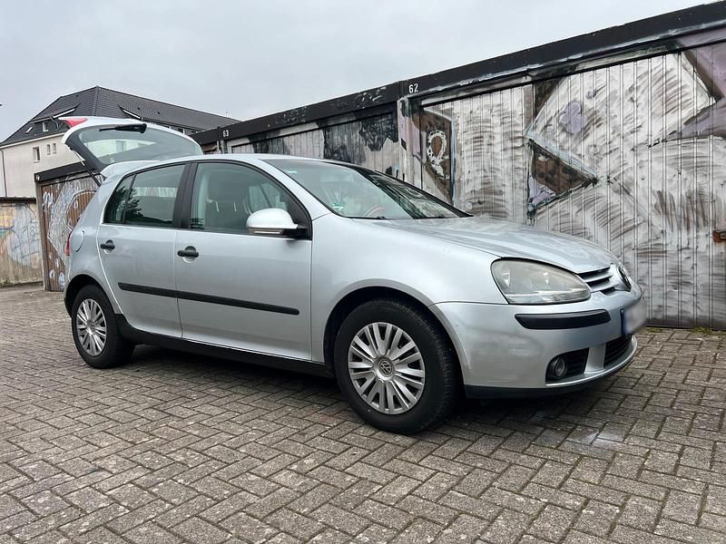 Gebraucht VW Golf V 115 PS (84 kW) 2004 Silber Kleinwagen