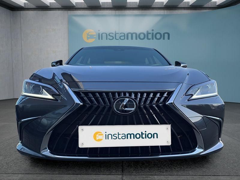 Neu Lexus ES300 218 PS (160 kW) 2025 Grau Limousine