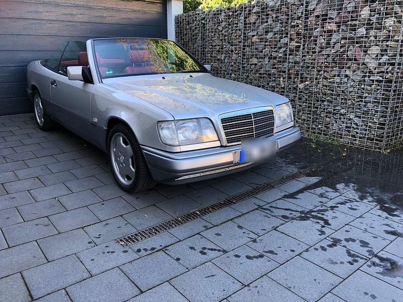 Gebraucht Mercedes E220 Edition 150 PS (110 kW) 1997 Silber Cabrio
