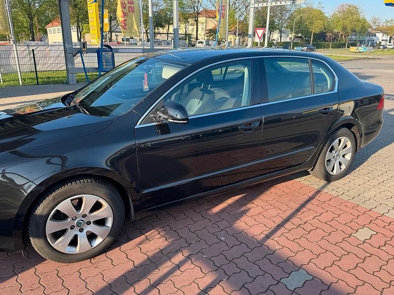 Używany Skoda Superb 160 KM (117 kW) 2008 Czarny Sedan/Limuzyna