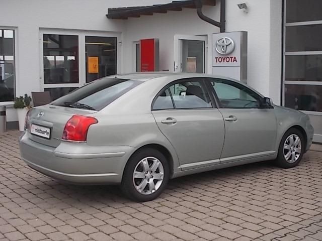 Gebraucht Toyota Avensis 129 PS (94 kW) 2005 Silber metallic Limousine