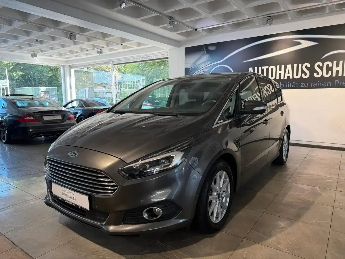 Gebraucht Ford S-MAX Titanium 179 PS (131 kW) 2016 Grau Van / Kleinbus