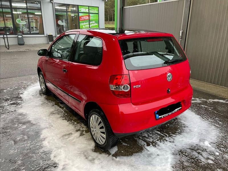 Gebraucht VW Fox 54 PS (39 kW) 2005 Rot Kleinwagen