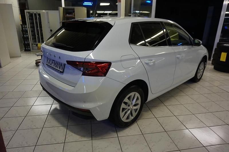 Gebraucht Skoda 110 R Style 110 PS (80 kW) 2023 Moonweiss Limousine