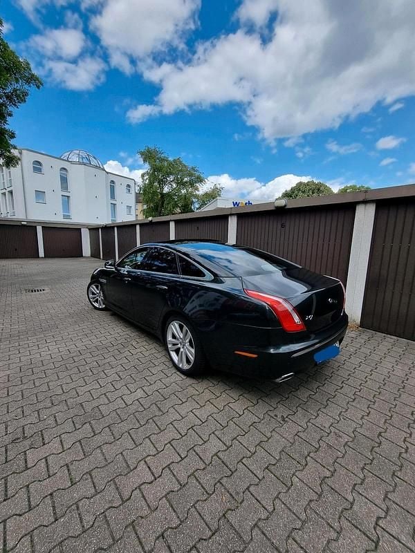 Grau Gebraucht 2012 Jaguar XJ Limousine | 9.999 € (Fairer Preis) - Bild 1/4