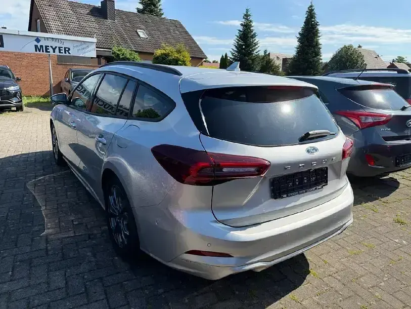 Gebraucht Ford Focus ST-Line 125 PS (91 kW) 2023 Polarsilber metallic Kombi