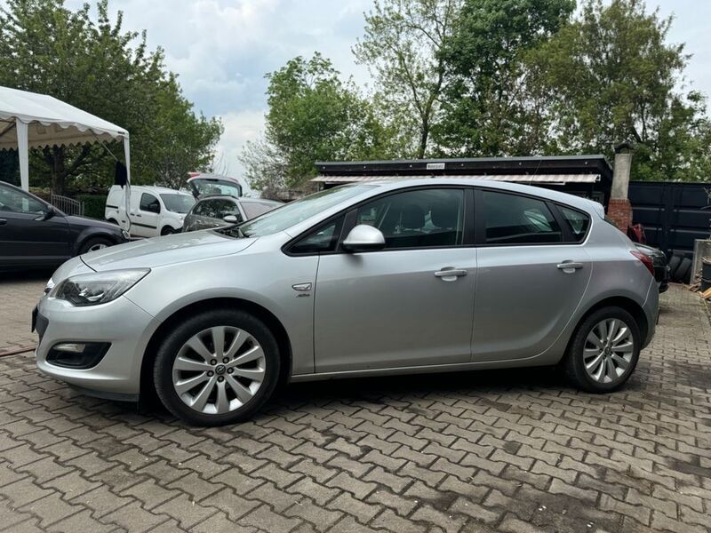Gebraucht Opel Astra 140 PS (102 kW) 2013 Silber Limousine