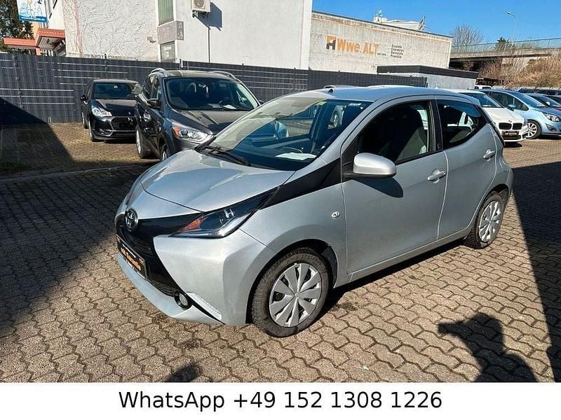 Silber Gebraucht 2018 Toyota Aygo X-play Kleinwagen | 7.499 € (Fairer Preis) - Bild 1/4