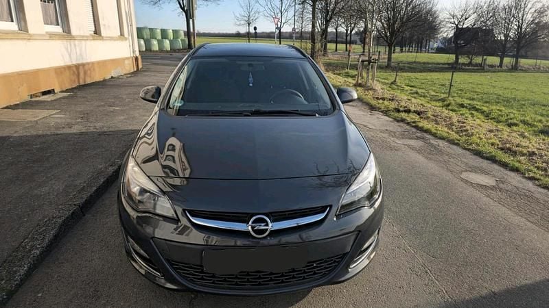 Grau Gebraucht 2015 Opel Astra Kombi | 5.800 € (Superpreis) - Bild 1/4