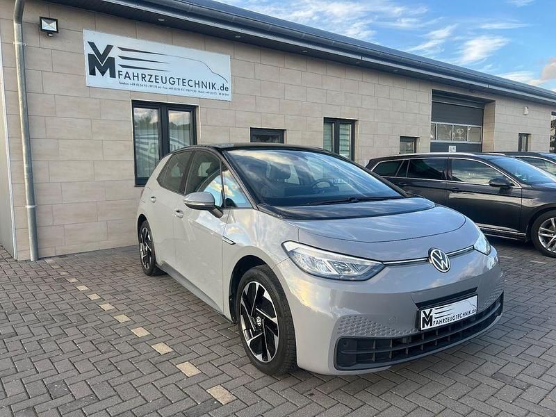 Grau Gebraucht 2022 VW ID.3 Pro Performance Kleinwagen | 19.700 € (Superpreis) - Bild 1/4