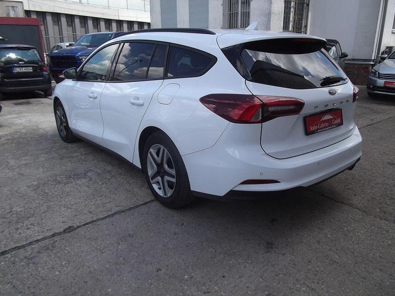 Gebraucht Ford Focus Cool & Connect 120 PS (88 kW) 2022 Weiß Kombi
