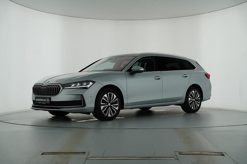 Gebraucht Skoda Superb Selection 193 PS (141 kW) 2024 Pebble silber metallic Limousine