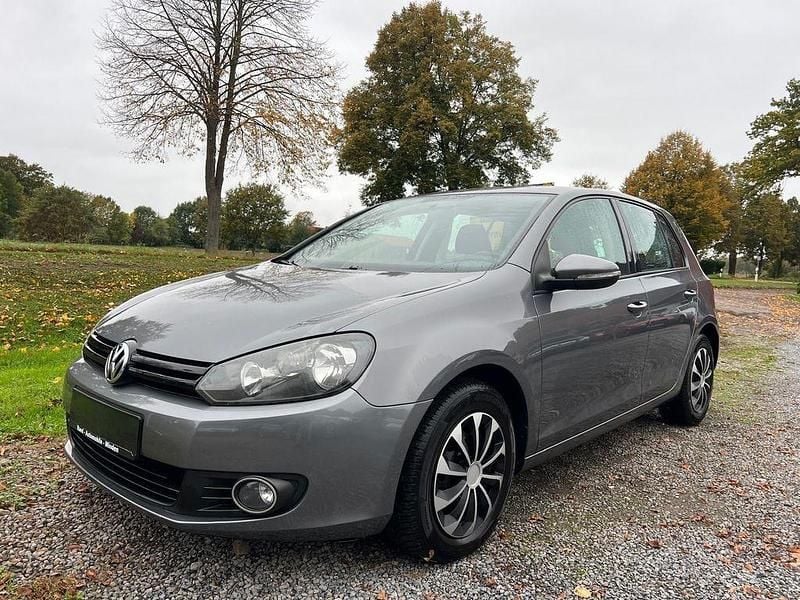 Grau Gebraucht 2012 VW Golf VI Trendline Limousine | 4.990 € (Fairer Preis) - Bild 1/4