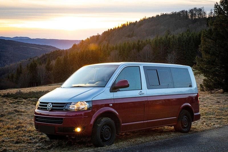Rot Gebraucht 2013 VW T5 Van | 22.000 € - Bild 1/4