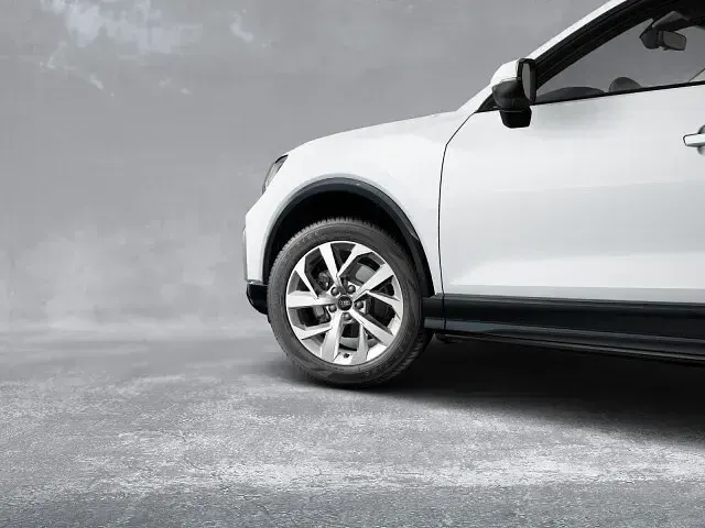 Gebraucht Audi Q2 Advanced Plus 150 PS (110 kW) 2025 Gletscherweiß metallic SUV