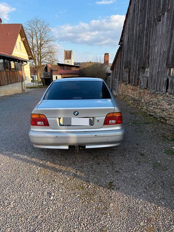 Gebraucht BMW 520 170 PS (125 kW) 2001 Silber Limousine