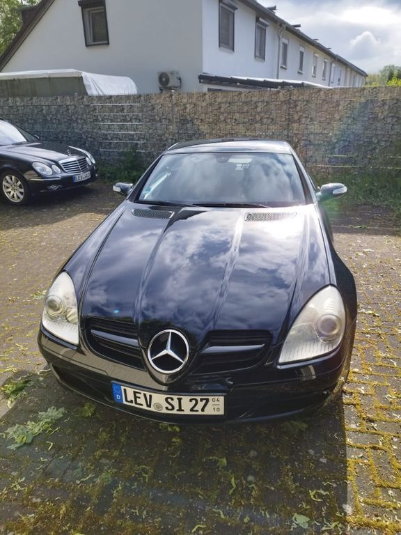 Schwarz Gebraucht 2006 Mercedes SLK200 Cabrio | 9.800 € (Fairer Preis) - Bild 1/4