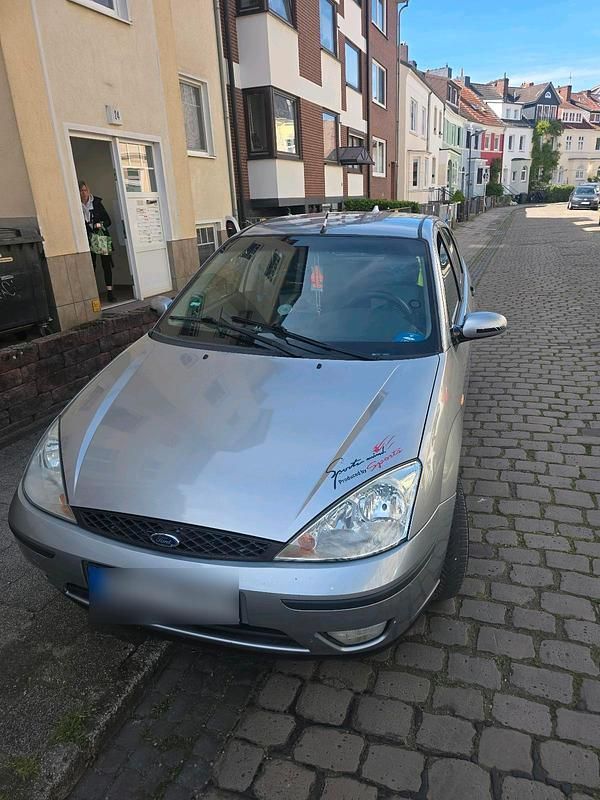 Usata Ford Focus 101 CV (74 kW) 2004 Argento Utilitaria