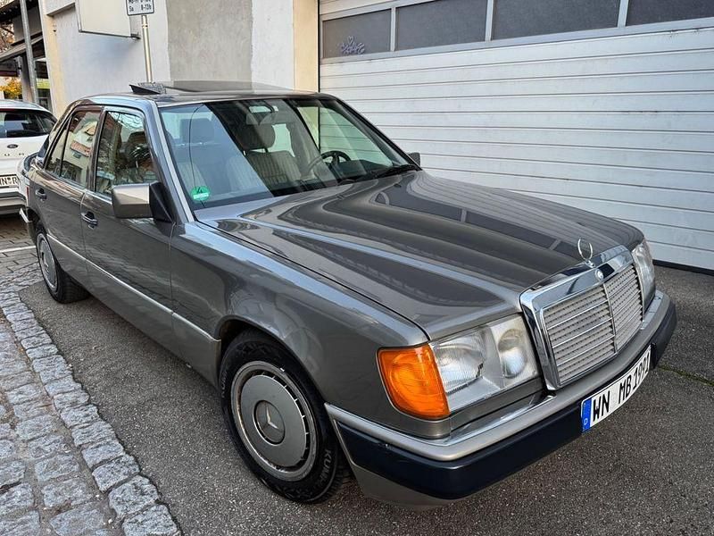 Gebraucht 1991 Mercedes E200 Limousine | 5.800 € - Bild 1/4