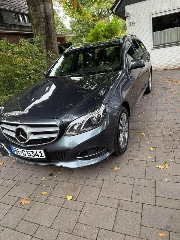 Grau Gebraucht 2014 Mercedes 300 Kombi | 12.499 € (Superpreis) - Bild 1/4