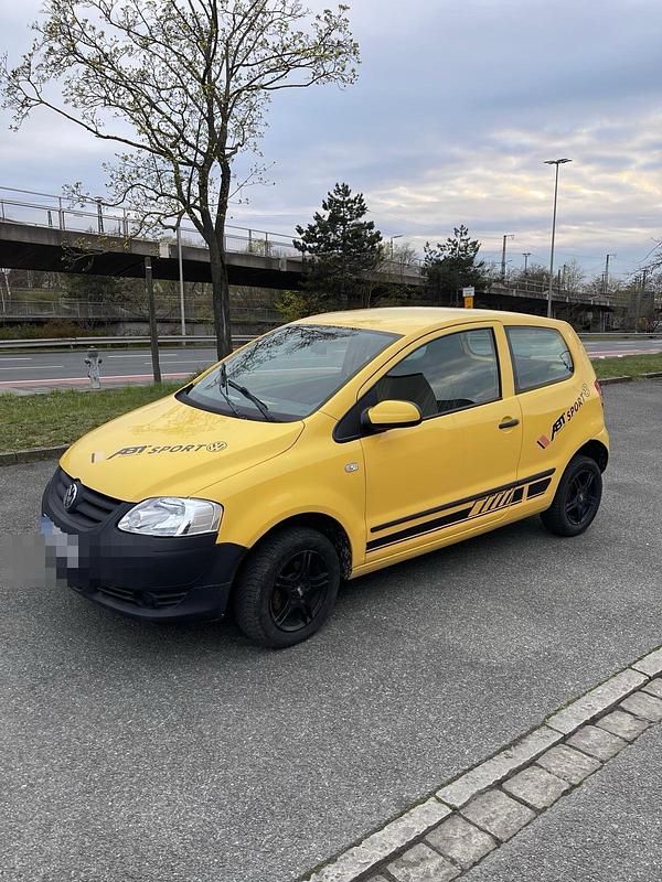 Second-hand VW Fox 69 CP (50 kW) 2005 Galben Hatchback