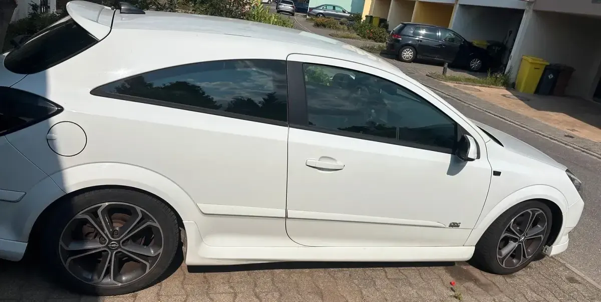 Gebraucht Opel Astra GTC 114 PS (83 kW) 2008 Weiß Coupé