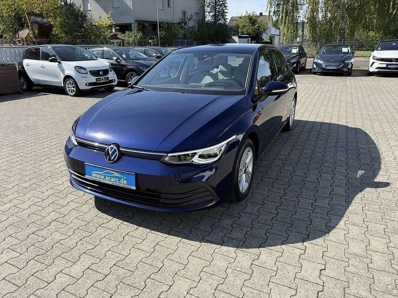 Atlantic blue Gebraucht 2021 VW Golf VIII Life Limousine | 20.500 € (Fairer Preis) - Bild 1/4