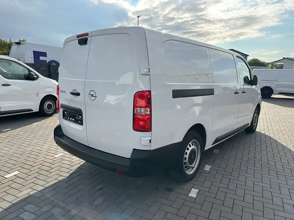 Gebraucht Opel Vivaro-e Combi Basis 144 PS (105 kW) 2025 Van / Kleinbus