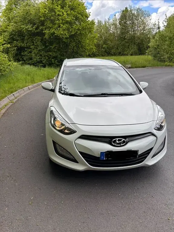Gebraucht Hyundai i30 Edition 99 PS (72 kW) 2014 Weiß Kombi