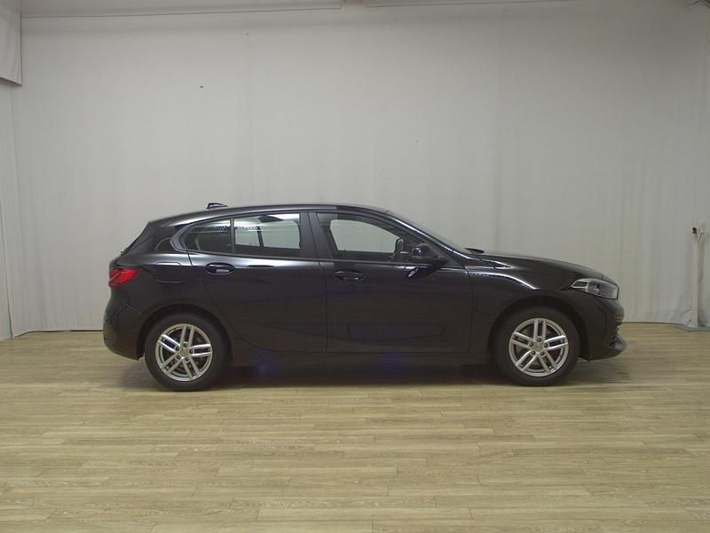 Schwarz Gebraucht 2022 BMW 118 Advantage Kleinwagen | 15.380 € (Superpreis) - Bild 1/4