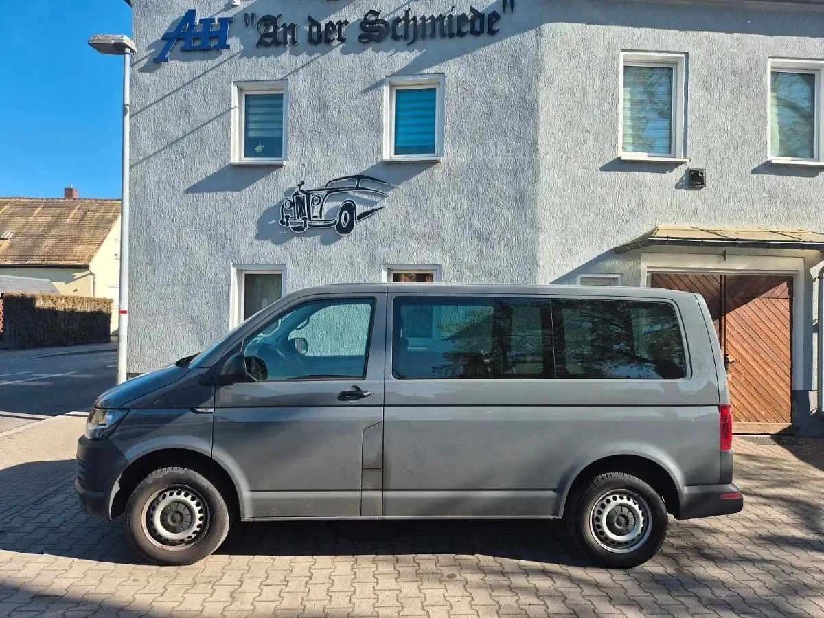 Gebraucht VW Transporter 102 PS (75 kW) 2018 Grau Van