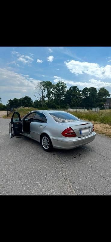 Gebraucht Mercedes E200 Elegance 122 PS (89 kW) 2002 Grau Limousine