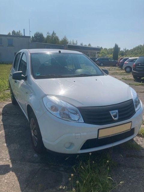 Gebraucht Dacia Sandero Ambiance 75 PS (55 kW) 2012 Weiß Kleinwagen