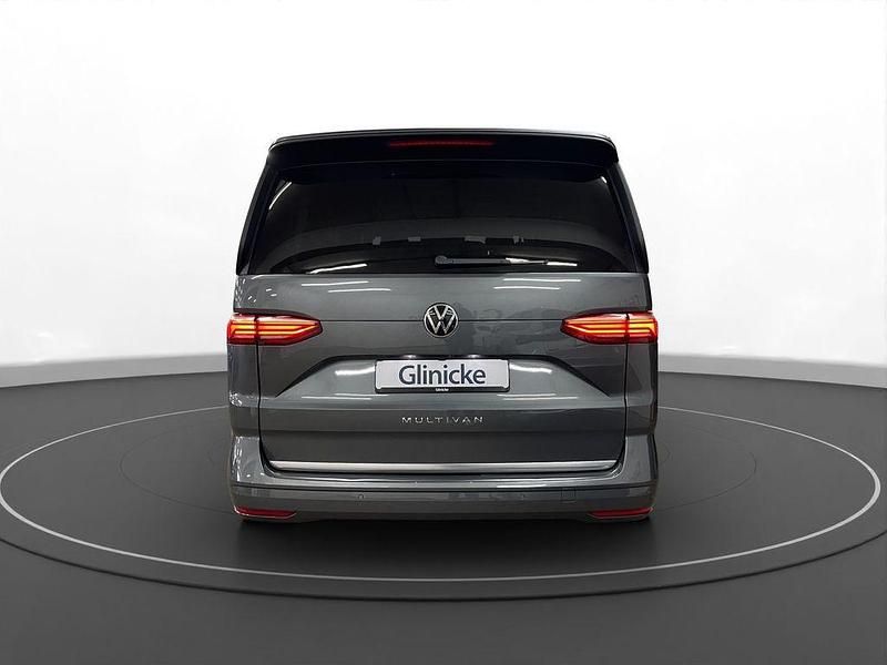 Second-hand VW Multivan Style 150 CP (110 kW) 2024 Gri Monovolum