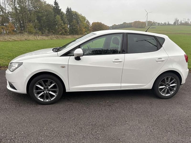 Weiß Gebraucht 2014 Seat Ibiza I-Tech Kleinwagen | 8.290 € (Etwas zu teuer) - Bild 1/4