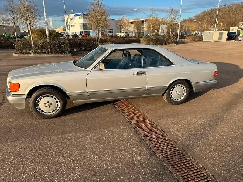 Gebraucht Mercedes 560 242 PS (177 kW) 1987 Silber Coupé
