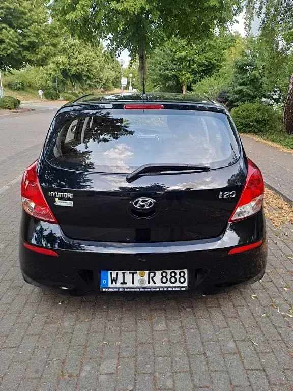 Gebraucht Hyundai i20 Edition 86 PS (63 kW) 2014 Schwarz Kleinwagen